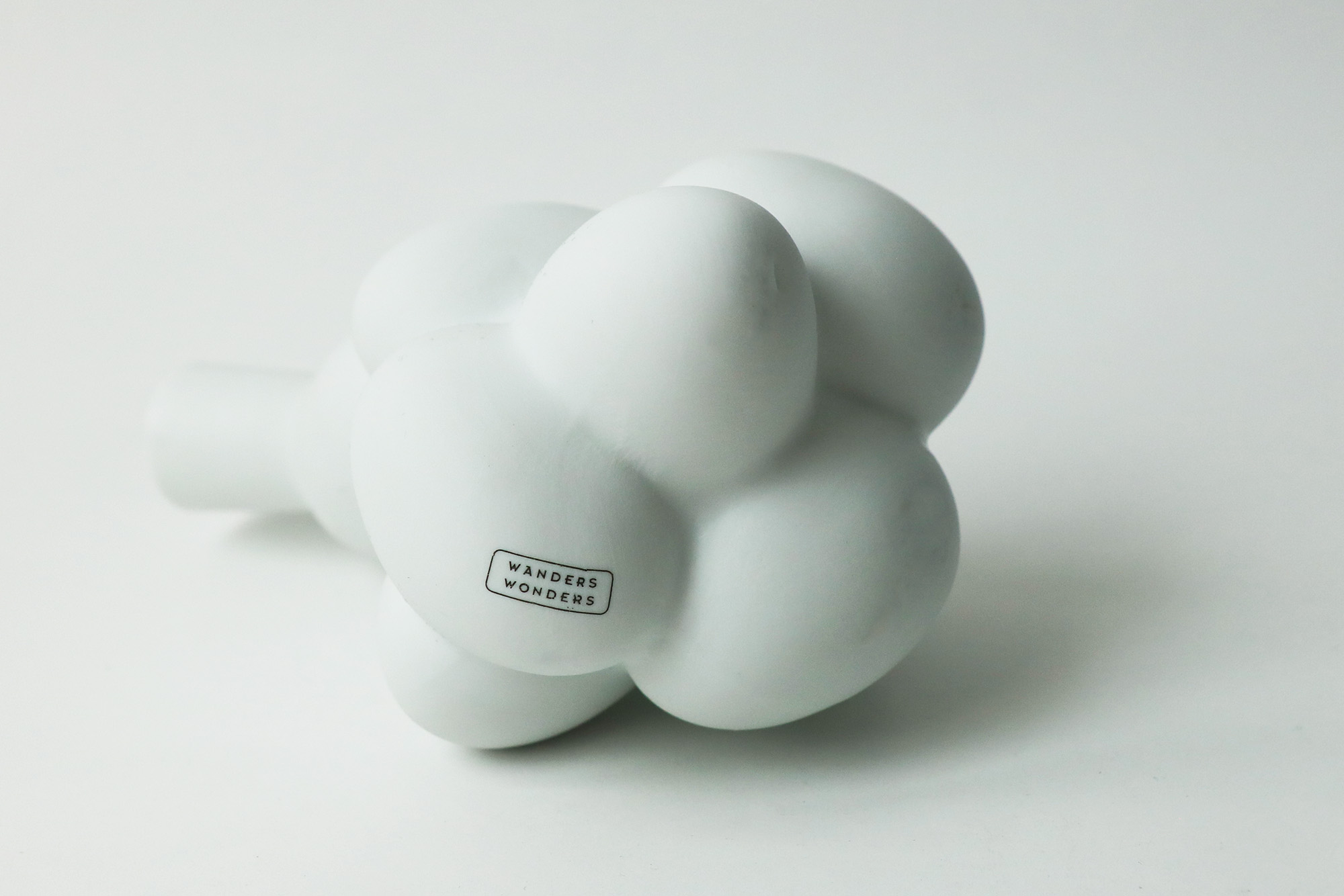 egg vase wanders
